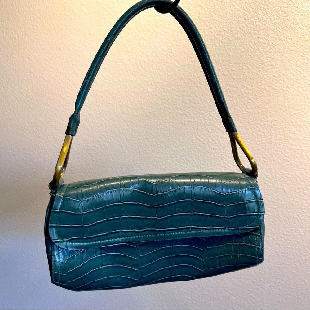 Beautiful blue color should bag